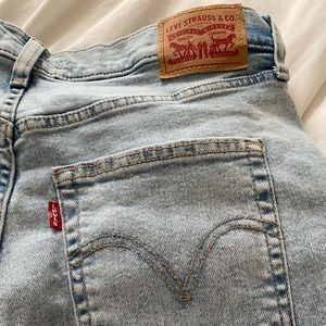 Levi’s High Rise Crop Flare Size 32 High Light Wash